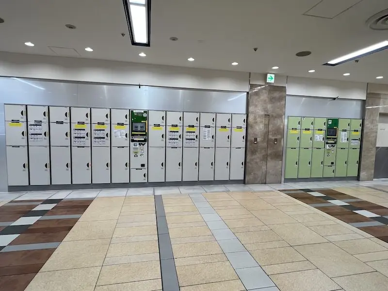 【检票口外】八重洲地下通道的投币式储物柜,B1。