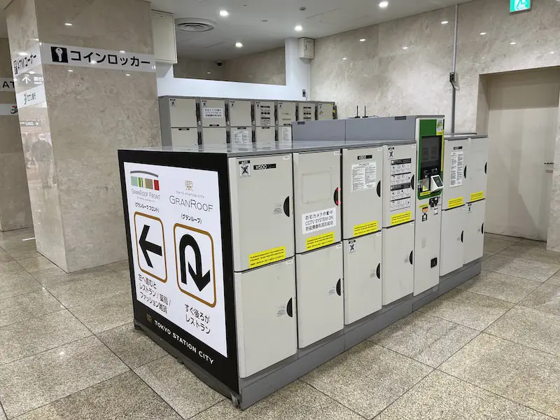 【检票口外】东京拉面街南侧 B1F 的投币式储物柜。