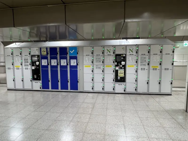 【检票口内】 [N] 地铁 2 层京叶地下丸之内检票口附近的硬币柜。