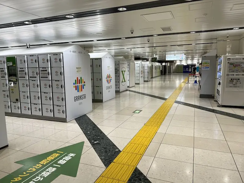 【检票口内】 [X][Y][Z] 格兰斯塔东京南侧 B1F 的储物柜区。