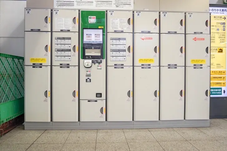 JR 日暮里站北检票口外的投币式储物柜