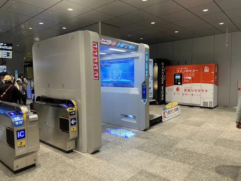 "umekita地下通道"检票旁的"不需要硬币的硬币储物柜"