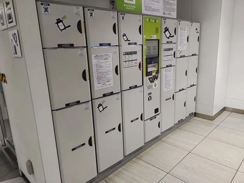 位于新千岁机场站的投币柜.02