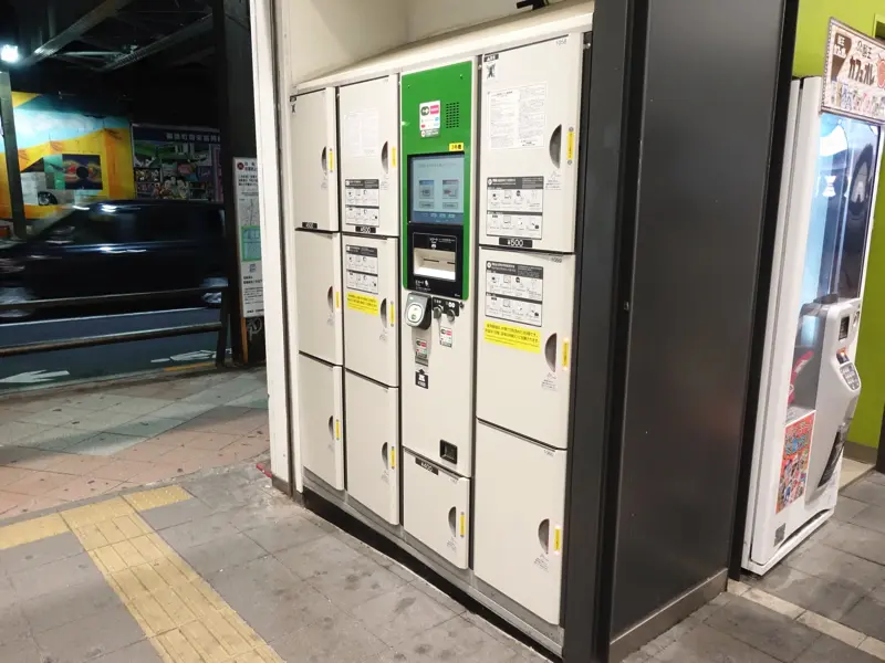 冈町站北口的投币式储物柜2