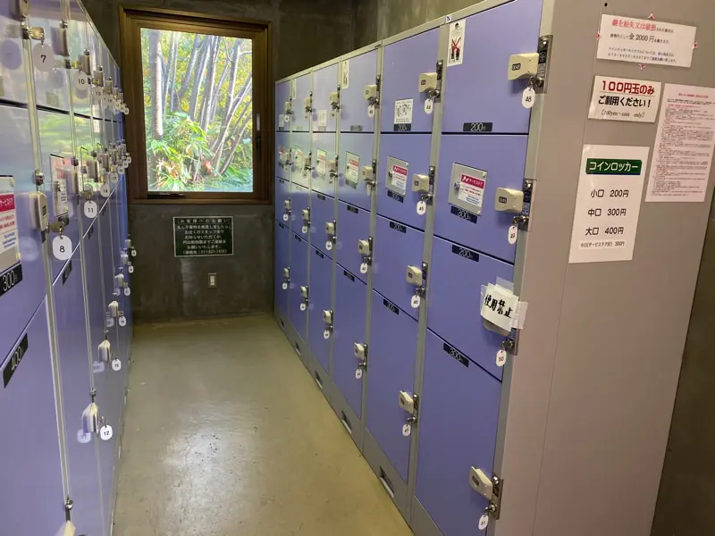 正门边的投币柜.02