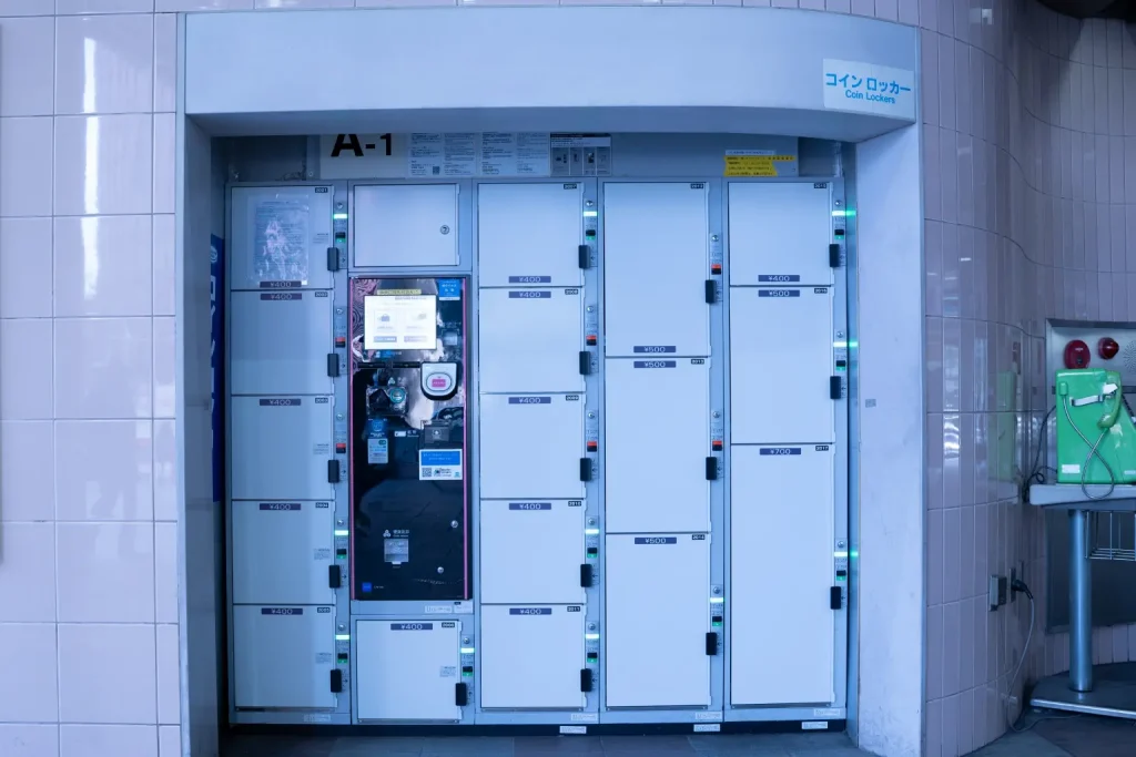 妙谷站春日大道方向检票口的投币式储物柜