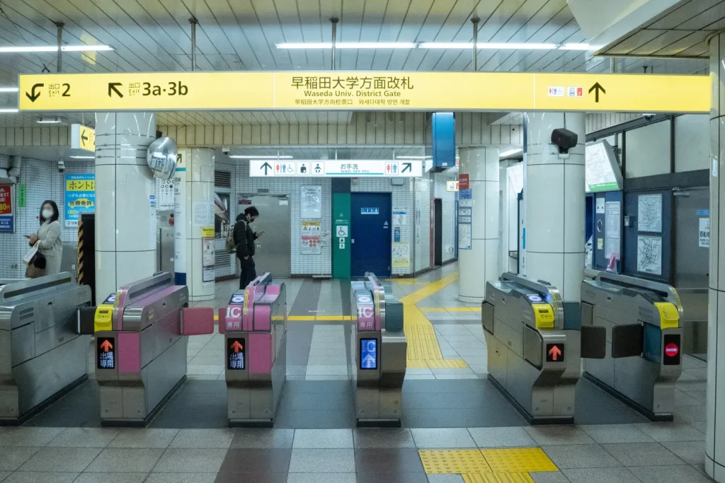 早稻田大学方向检票口