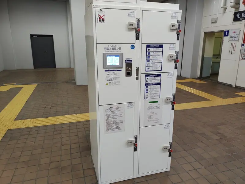 自卫队前站的投币柜