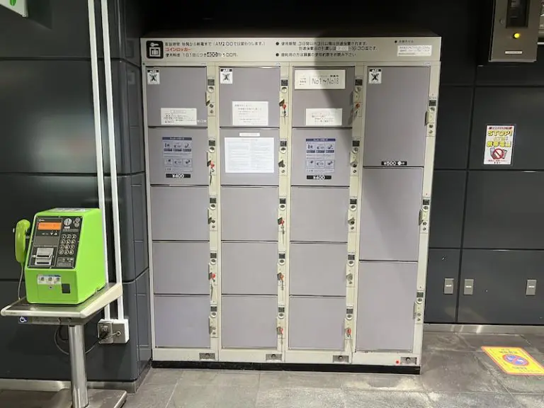 大江户线地下2层检票外大厅(A2·A3出口方)的投币柜