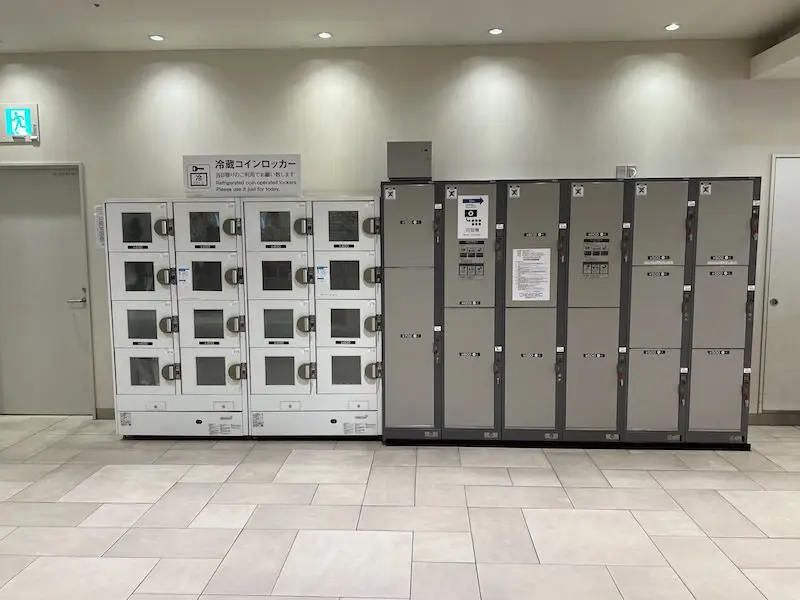 [2F-10] 2楼 国内线侧购物世界内冷库旁的硬币储物柜（同时设置冷藏储物柜）