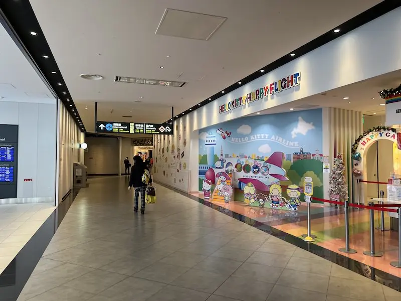 3楼通讯设施通道内的投币式储物柜.