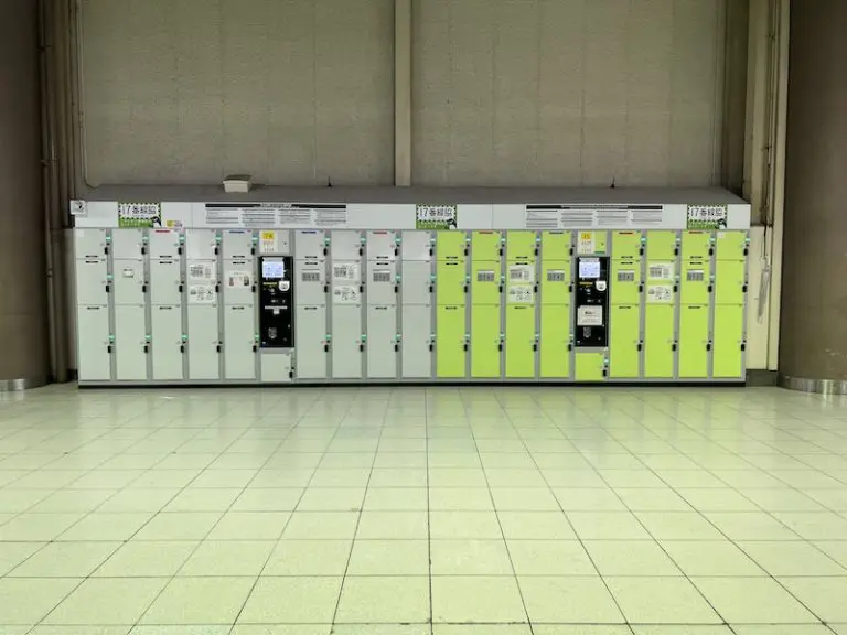 【检票内】1楼中央检票内[中央检票74·75]（17号线旁边）的投币柜