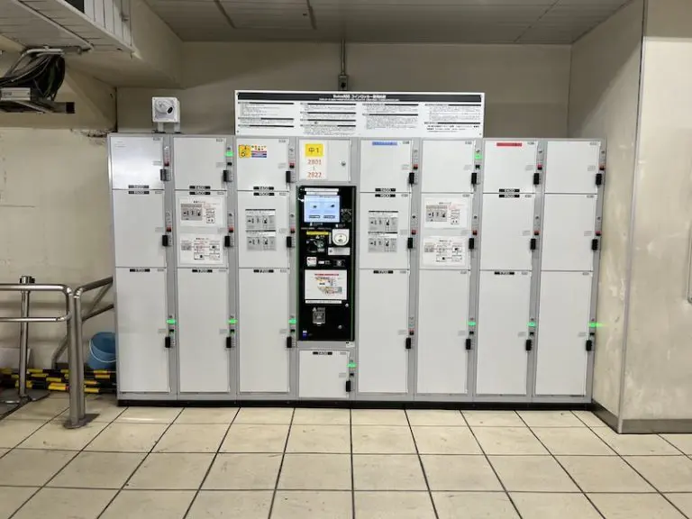 【检票内】中2楼中央检票内[中1]的硬币保管箱