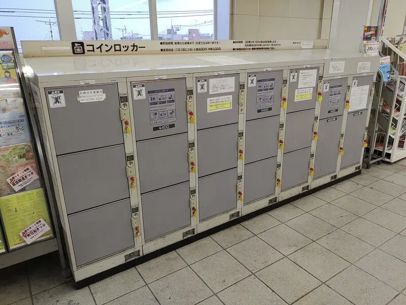 检票口内的投币式储物柜 2