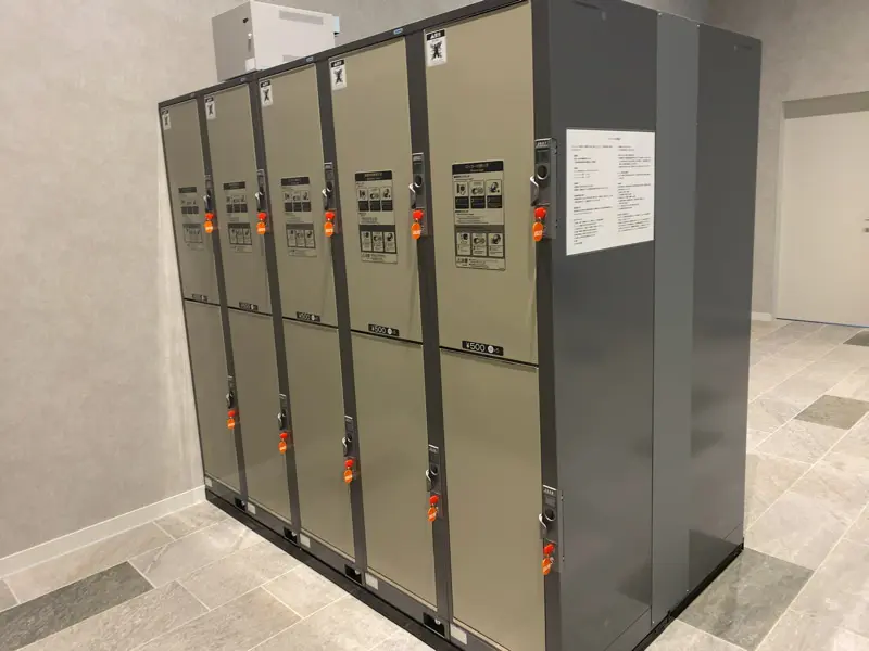 Coin-operated lockers on the 2nd floor 02