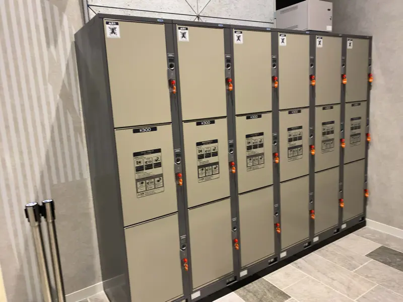 Coin-operated lockers on the 2nd floor 03