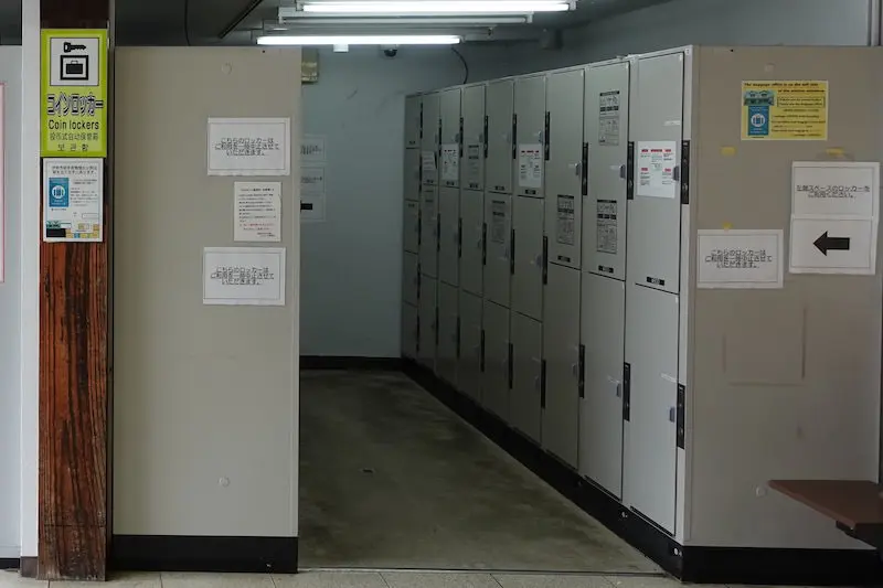 Ise-shi Station Coin lockers on the right side that accept coins only (all are out of service at the time of visit)