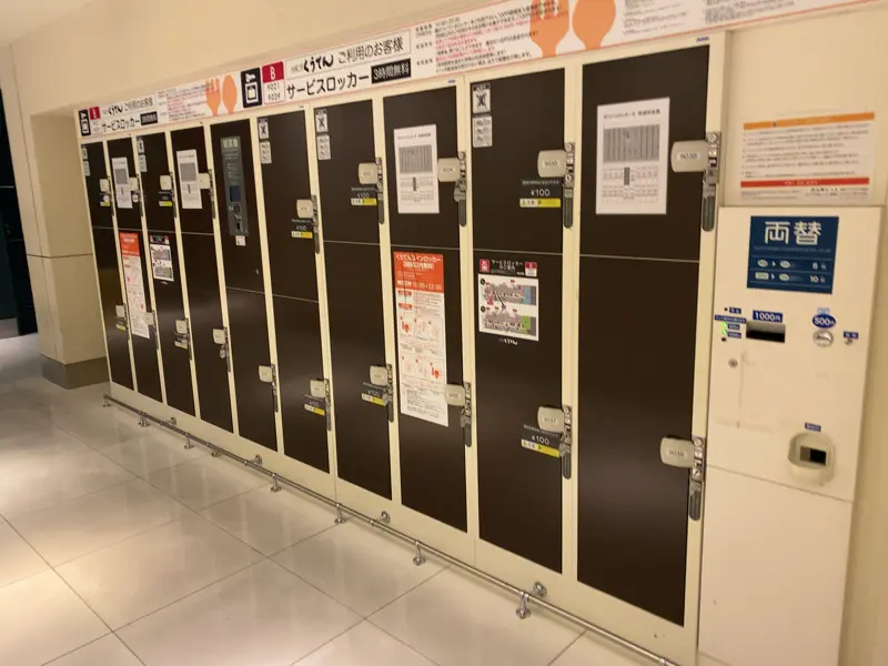 Coin-operated lockers on the 9th floor 02