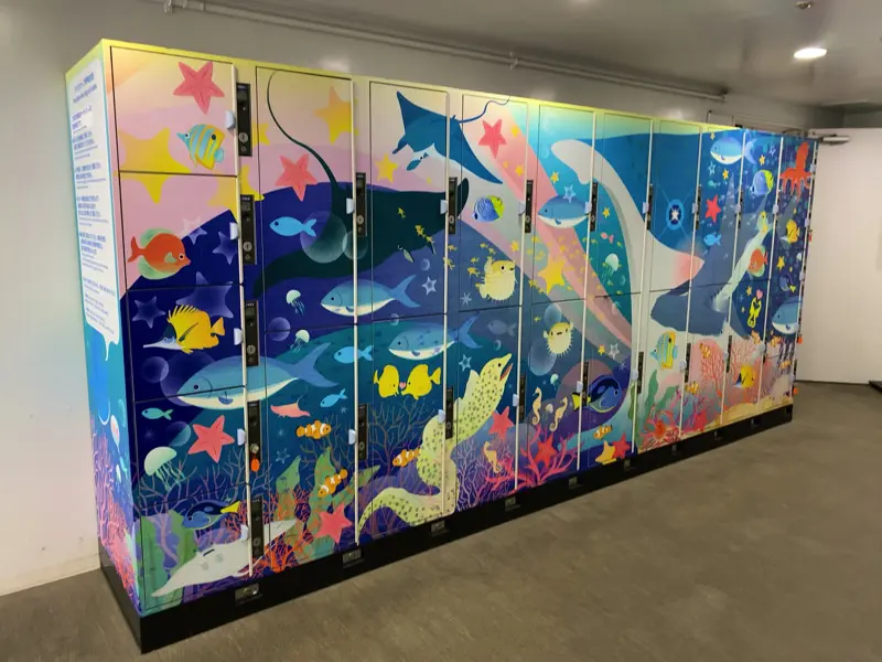 Coin-operated lockers on the 1st floor