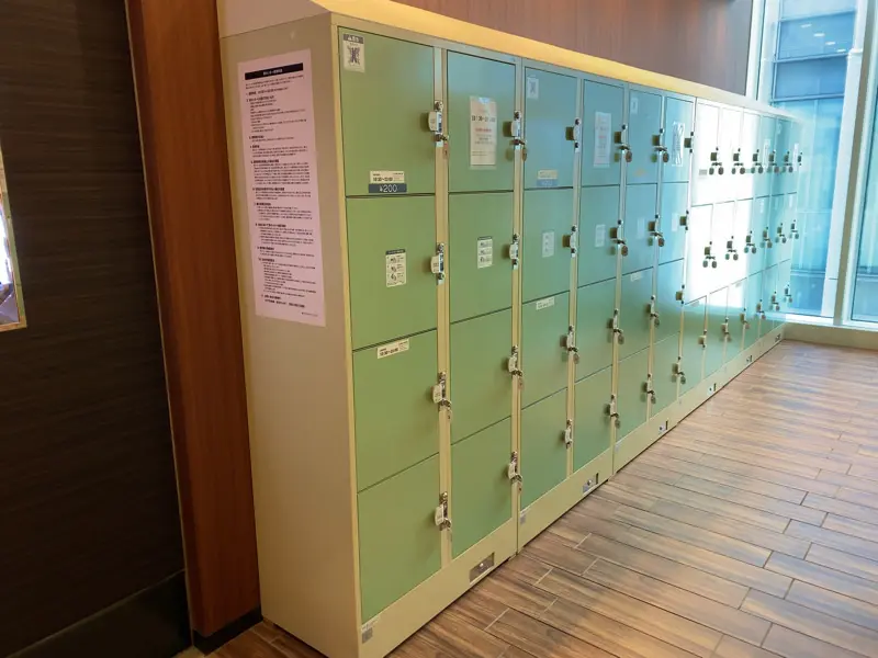 Coin Lockers at KITTE Hakata 02