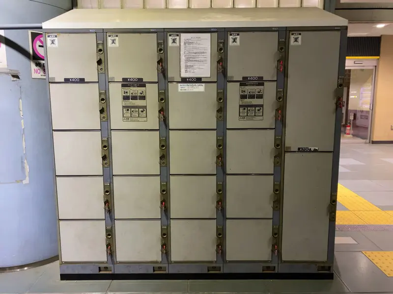 Outdoor coin-operated lockers 02