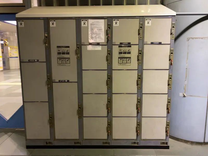 Outdoor coin-operated lockers 03