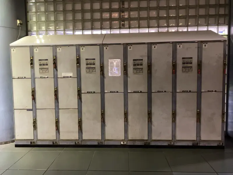Outdoor coin-operated lockers 05