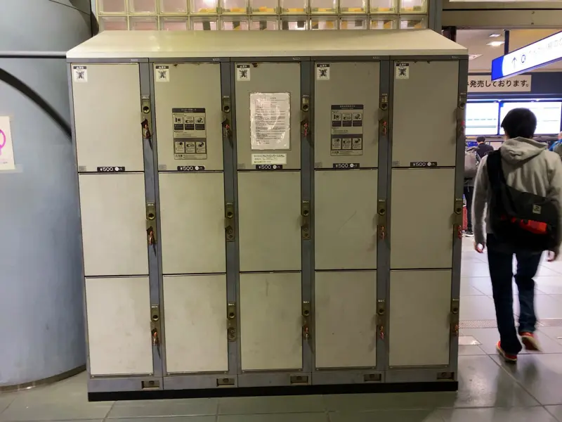 Outdoor coin-operated lockers 06