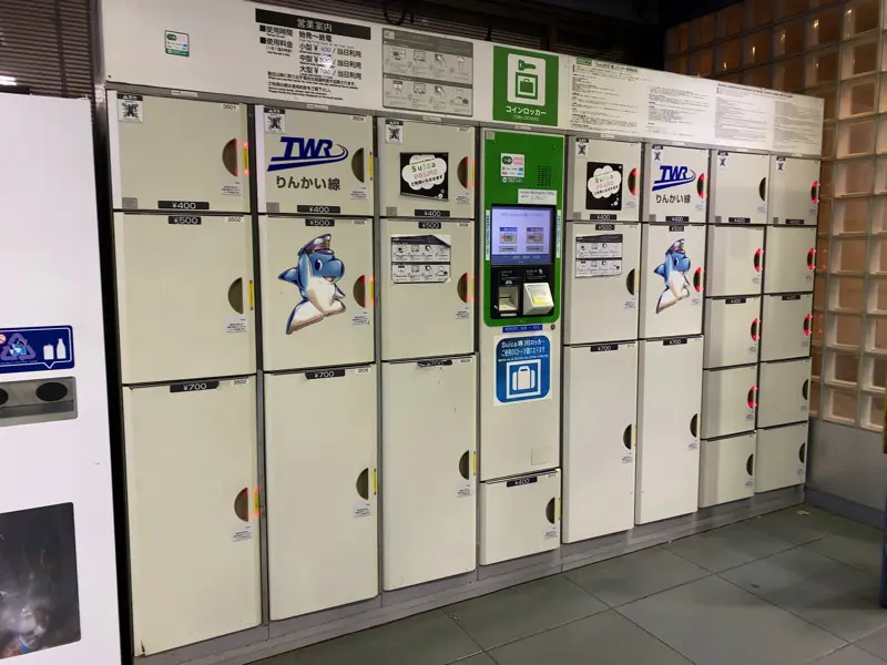 Outdoor coin-operated lockers 08