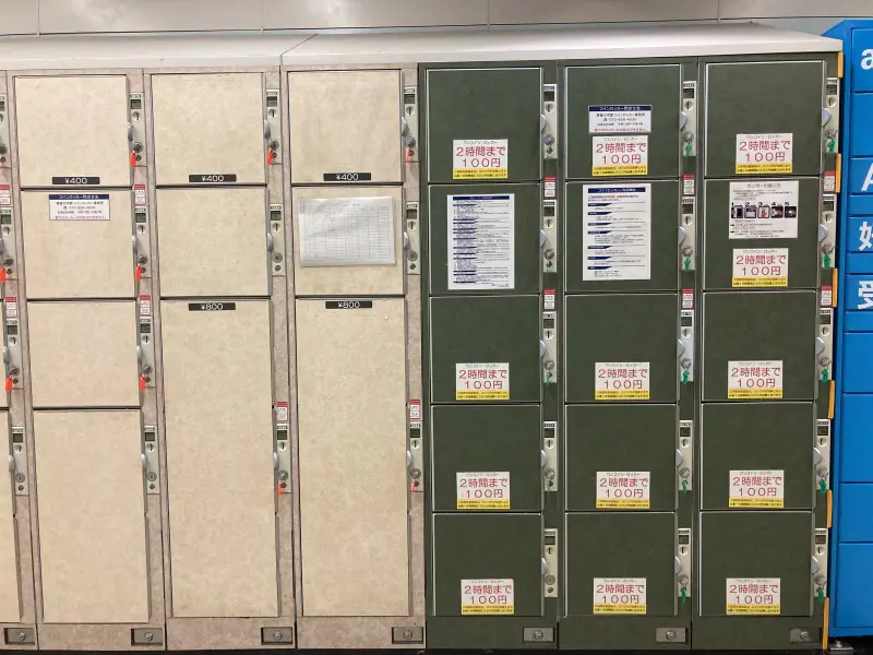Coin lockers in the passageway between the central and east exits on the 2nd floor of Hirakata City Station 01