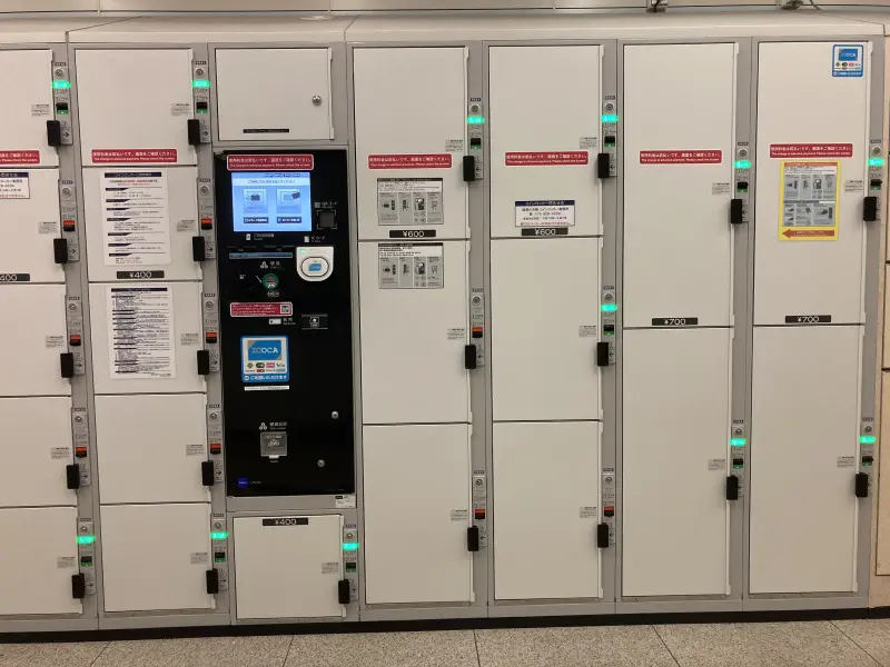 Coin lockers in the passageway between the central and east exits on the 2nd floor of Hirakata City Station 02
