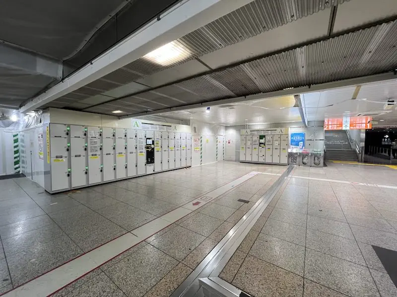 Coin lockers are located near the Marunouchi South Exit ticket gates on the Chuo Line side of the 1st floor.