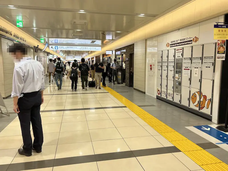 Coin-operated lockers are located on the west side of Tokyo Ramen Street, in the passageway leading to the Yaesu Underground Central Exit.