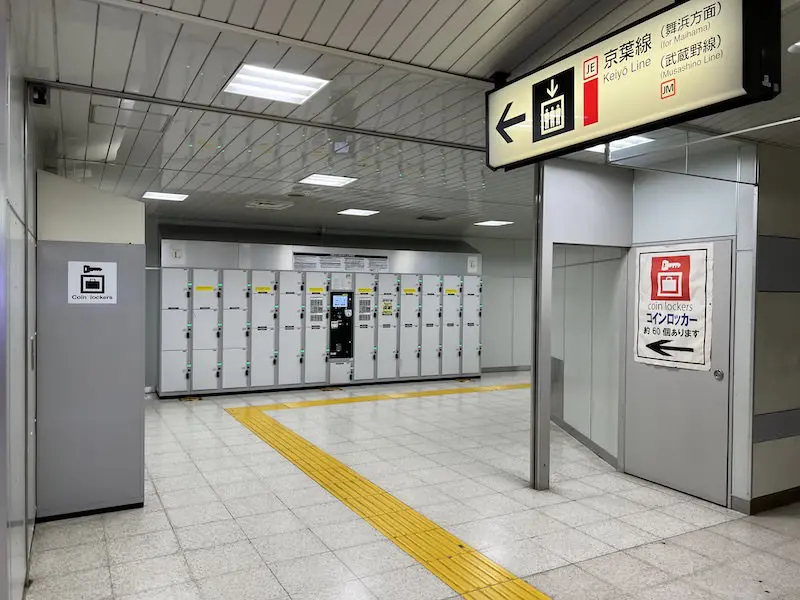 After three rides on the moving walkway, coin lockers are located in the elevator corridor on the left side.