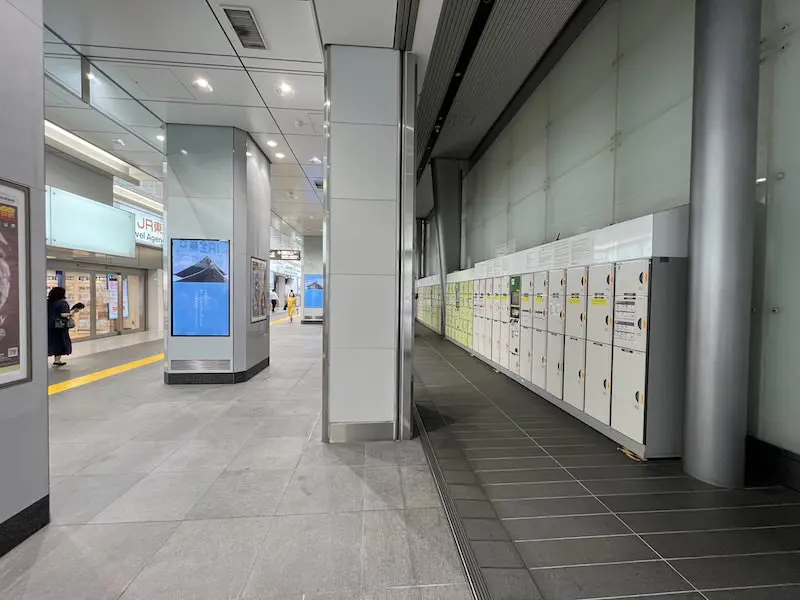 Coin lockers located in the north-south passage near the Yaesu South Exit