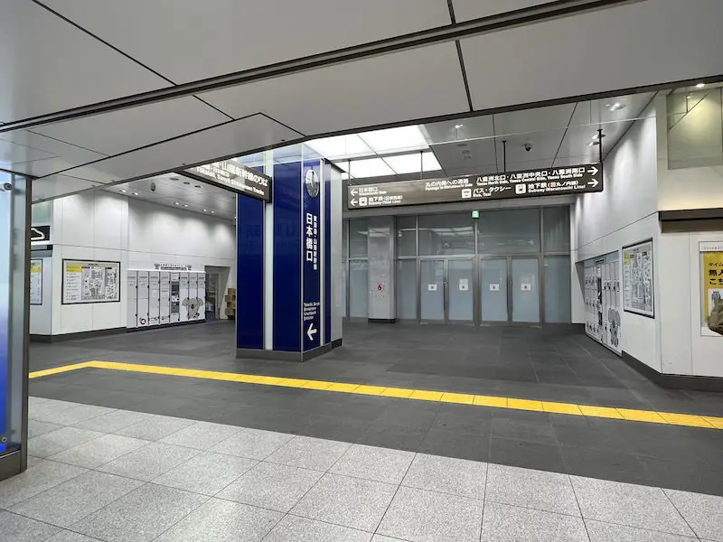 Coin lockers in front of the Nihonbashi Exit ticket gates of the Tokaido and Sanyo Shinkansen lines