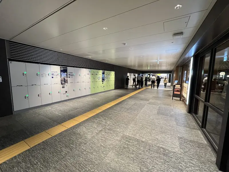 【Outside the ticket gates】Coin lockers near the stairs of the north basement free passageway on the B1 floor