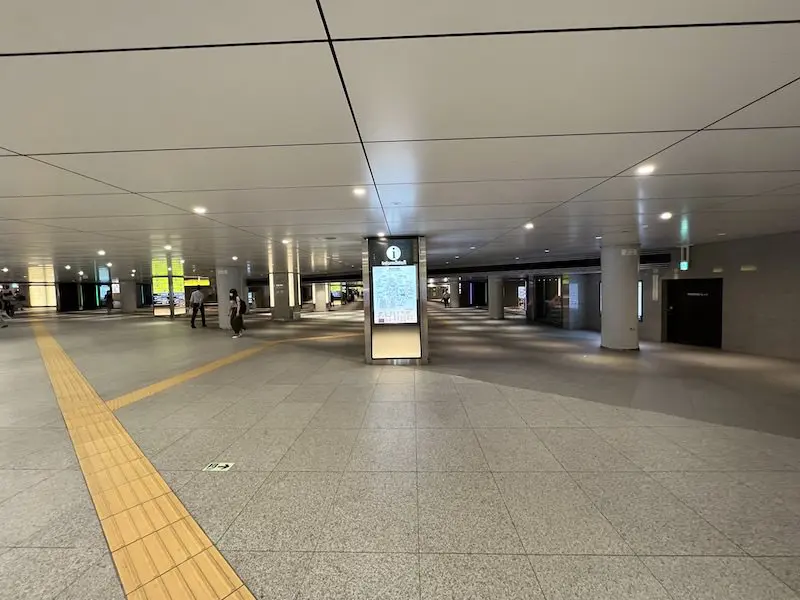 The "Kinrin no Hiroba" seen from the Marunouchi Underground South Exit