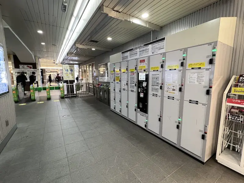 Central ticket gate of JR Gotanda Station seen from coin locker side