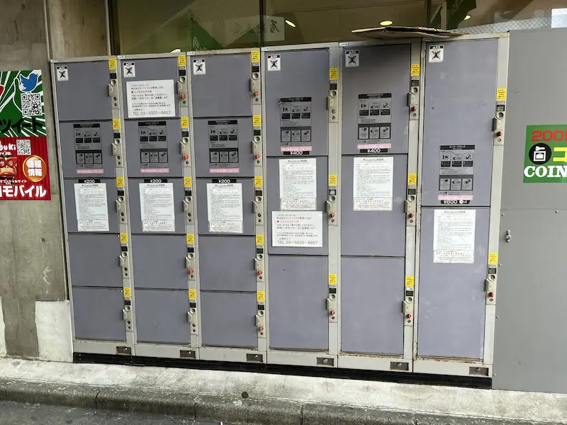 Coin lockers located in front of a pachinko parlor near Gotanda Station