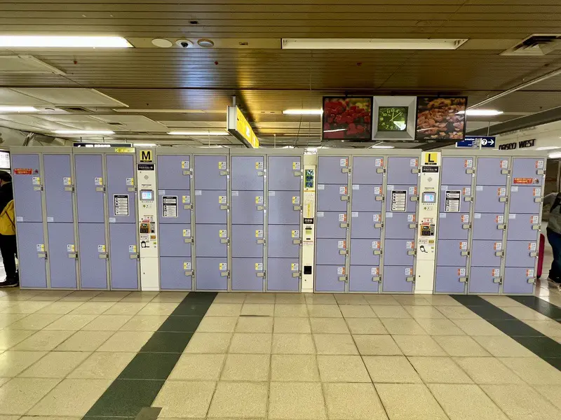 Coin lockers on the west side of JR Sapporo Station 1F