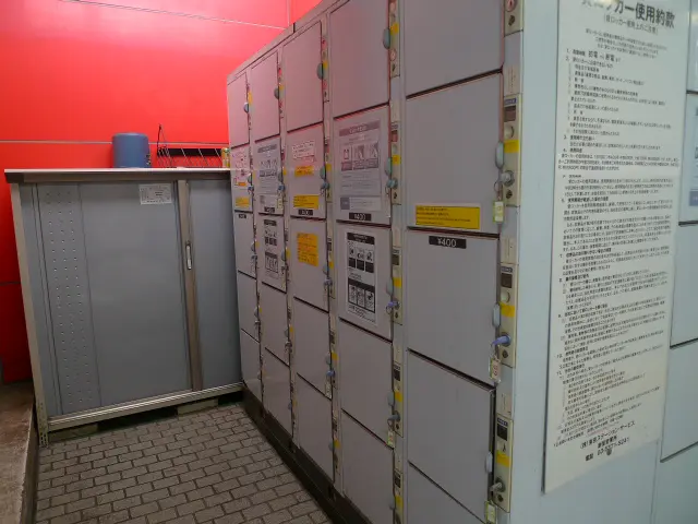 Coin lockers near the central line ticket gate of Ogikubo station (back)