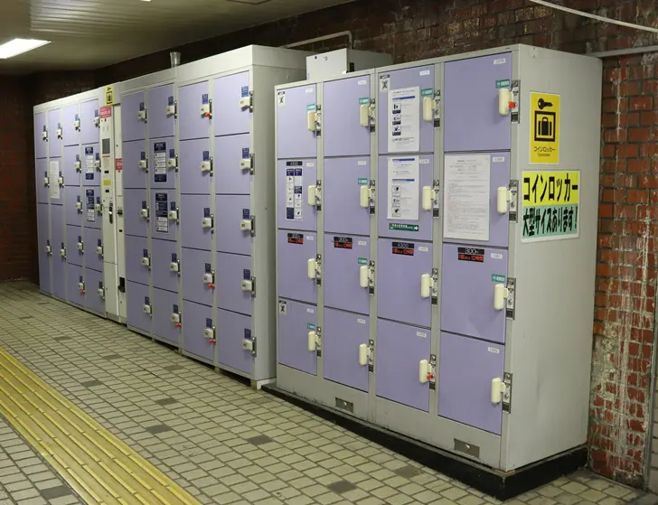 Coin locker in front of the entrance to Pole Town02