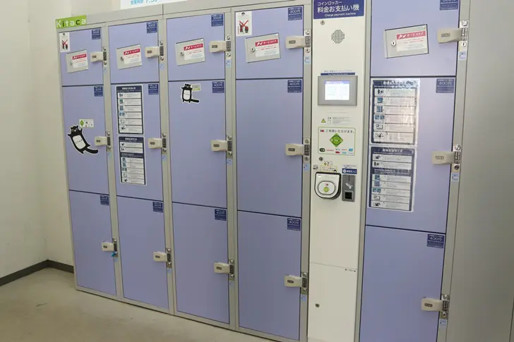 There were also coin-operated lockers with "service doors" that could be freely taken in and out through small windows.