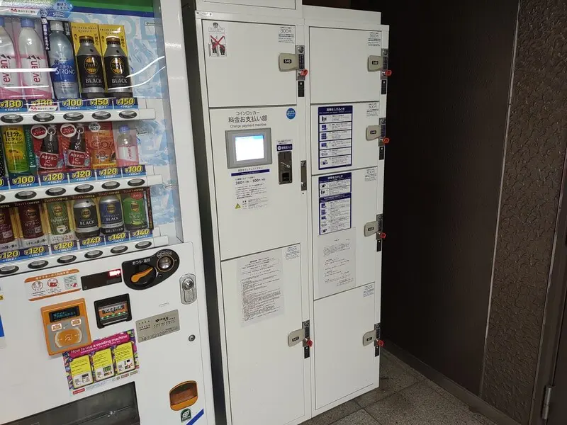 Coin-operated lockers at Hiragishi Station