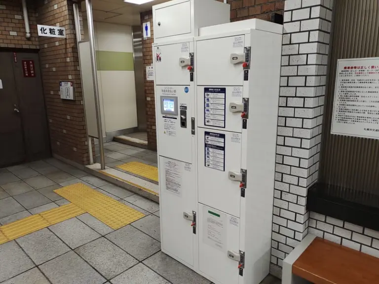 Coin-operated lockers at Kita 18-jo Station