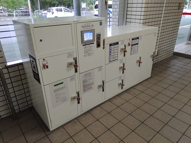 Coin-operated lockers at Makomanai Station