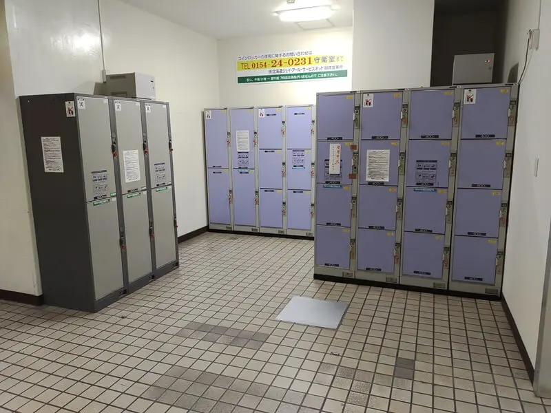 Coin-operated lockers located next to the waiting room