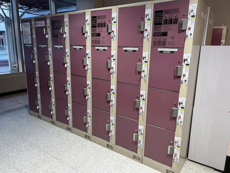 [1F-2]Coin lockers next to the Onigiri shop in the domestic arrival lobby on the 1st floor south side