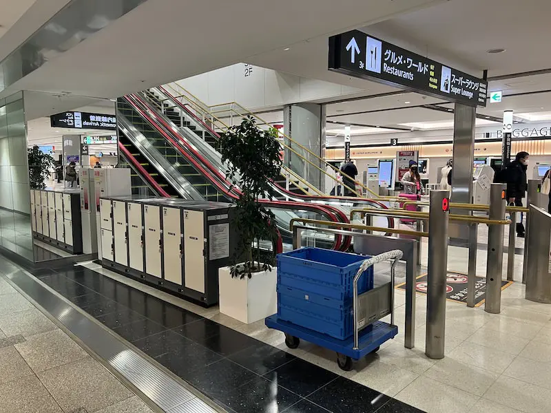 Coin lockers next to the escalator in front of the JAL counter